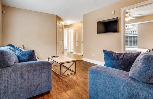 Faubourg Delassize Apartment | Gated NOLA Apt, Centrally Located, Sleeps 8 & Great for Groups!
