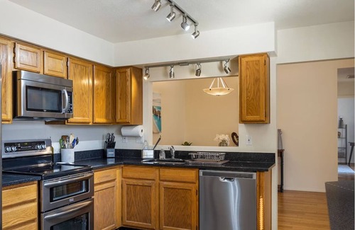 Tucson House | Gated Oasis: Garage, Resort Pool & Spa, Ultra-Fast WiFi by I-10/Grant