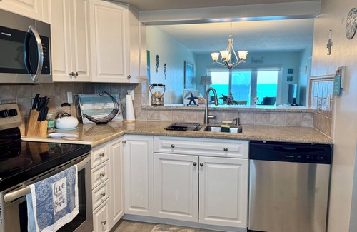 Hutchinson Island South Condo | Gated Oceanfront Condo - 2/2 On the 8th Fl heated pool tennis courts 28 day min