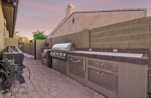 Palm Valley House | Gated Private Home, 4bd/4bth, pool, bar, grill, fireplaces