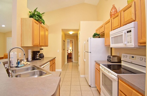 Solana House | Gated Resort- Pool- Amenities- Close to Theme Parks