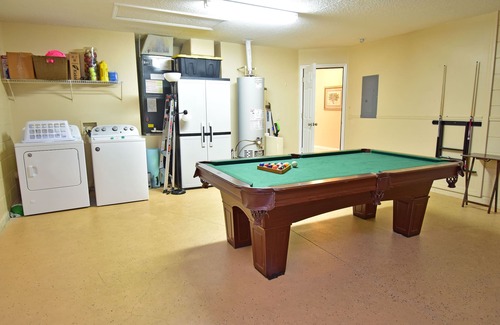 Solana House | Gated Resort- Pool- Amenities- Close to Theme Parks