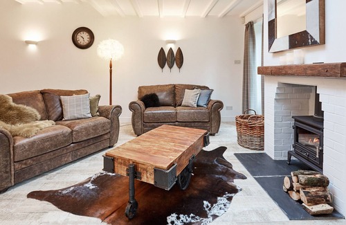 Pudleston Cottage | GATEHOUSE ADAM LODGE IN A STUNNING SETTING