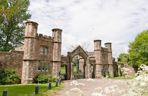 Pudleston Cottage | GATEHOUSE ADAM LODGE IN A STUNNING SETTING