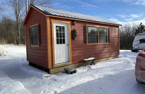Thompsonville Cabin | Gatehouse Black Bear Cabin only 1 mile to Crystal Mt Ski Resortnn