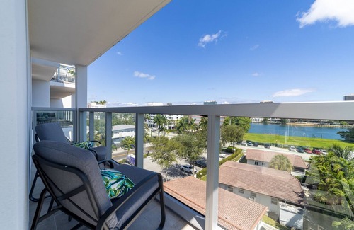 Bay Harbor Islands Apartment | Gateway 2BR, 2.5BA Apartment | Bay Harbor Islands Rooftop Pool & Family-Friend