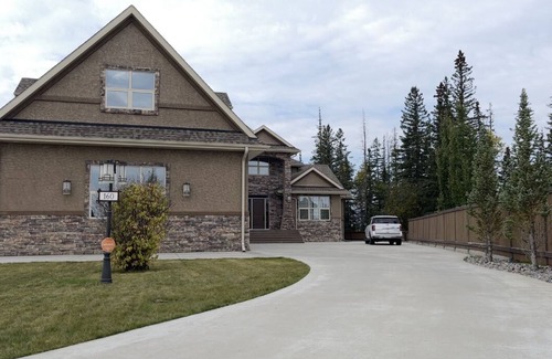 Hinton Villa | Gateway for Jasper Vacations in an Oversized Luxury Royal Mansion at Hinton
