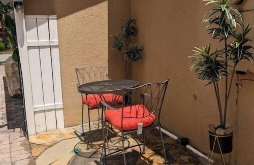 Edgewood Apartment | Gateway in Downtown Orlando with Waterfall/Pool