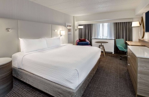Downtown Columbus Hotel | Gateway to Columbus' Wonders! Pet-friendly Unit Close to Victorian Village