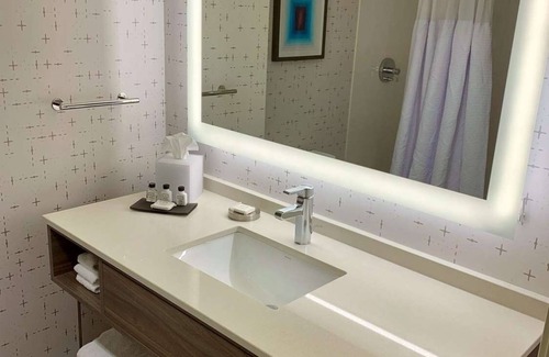 Downtown Columbus Hotel | Gateway to Columbus' Wonders! Pet-friendly Unit Close to Victorian Village