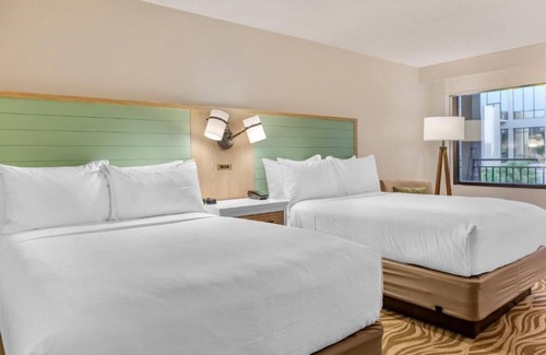 Lake Buena Vista Hotel | Gateway to Disney Magic: 2 Family Units with Pool Access!Shuttle to Disney-World