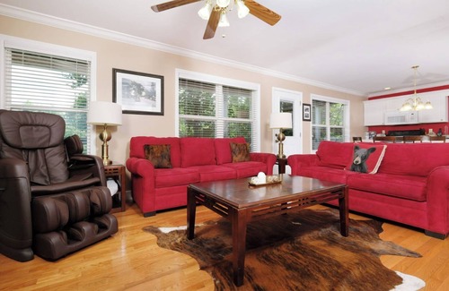 Gatlinburg House | Gateway to Gatlinburg - Close to downtown!