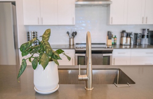 Livingston Condo | Gateway to Paradise Montana-Modern Flat, Pet friendly, ideal location