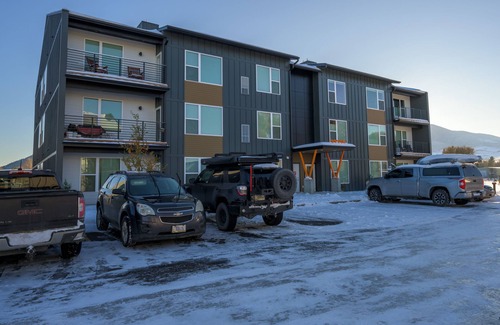 Livingston Condo | Gateway to Paradise Montana-Modern Flat, Pet friendly, ideal location