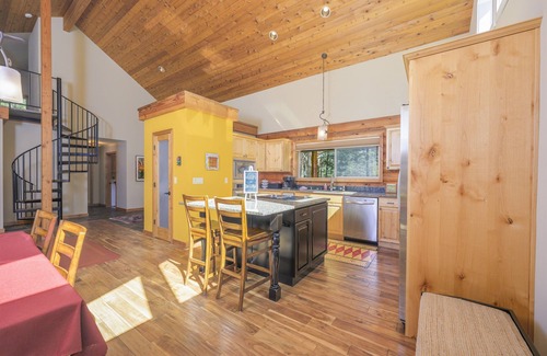 Sisters Cabin | Gateway to Ponderosa Pines-Sisters OR Cabin+Casita