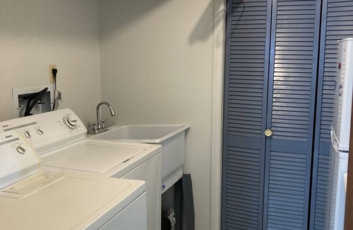 Longmont Apartment | Gateway to Rocky Mountain NP or bike path across town