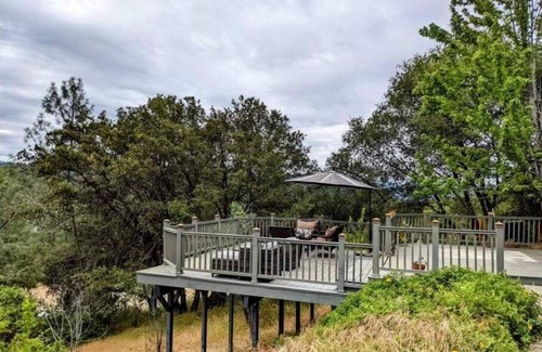 Yosemite Forks House | Gateway to Yosemite-Gorgeous mountain view cottage