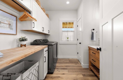 Columbia Falls House | Gather in Comfort: Large Property with 5 Rentals