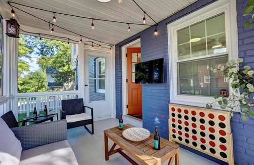 Downtown House | Gather! PingPong~6BR~PorchTV~Walk Dtwn~Pets~15+