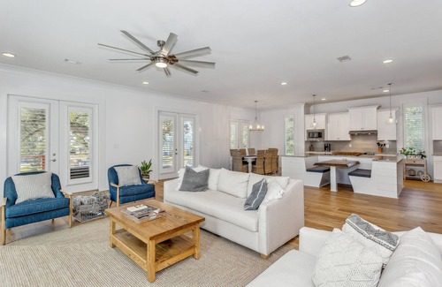 Gulf Breeze House | Gather Together at this Tranquil Retreat! Private Pool!