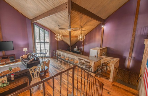 Clear Lake House | Gathering families, friends, & coworkers