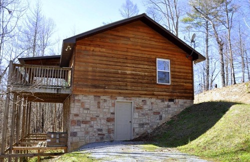 Gatlinburg Cabin | Gatlinburg Cabin Rentals - 1 Bedroom, Sleeps 4, Private, Romantic