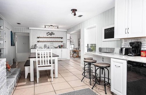 Gainesville House | Gator Den 6 Bedrooms Steps to UF