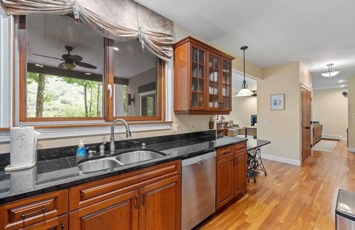 Lincoln Ski Chalet | Gavia Chalet - Mountain Views - Private Hot Tub - Loon Mtn - Kancamangus Highway