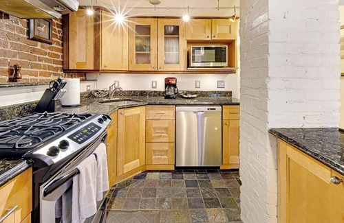 Stanton Park Apartment | Gay Friendly 3 blocks to Capitol