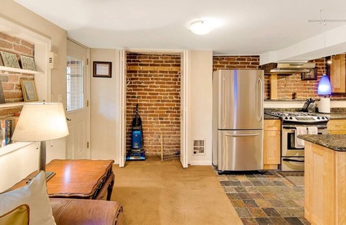 Stanton Park Apartment | Gay Friendly 3 blocks to Capitol