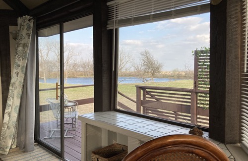 Guadalupe County Cabin | Gazebo with a view of the lake.