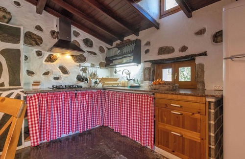 Fontanales Cottage | GC0001 Holiday cottage with shared pool in Fontanales
