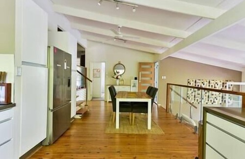Carrara House | GC98 3BR Family Haven 1.5BA w Parking