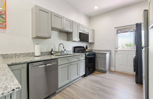 Historic Downtown Baton Rouge Apartment | Geaux Tigers! - 1BD Apartment, Ground Floor