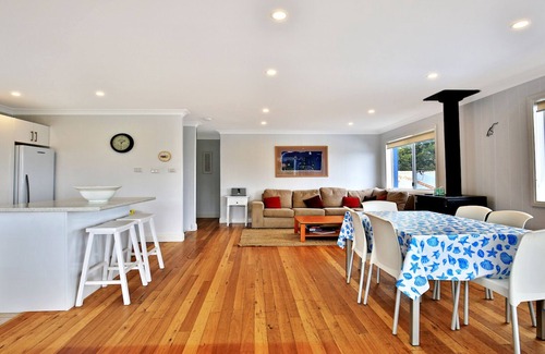 Currarong House | Geckos Rest - 1 min walk to beach