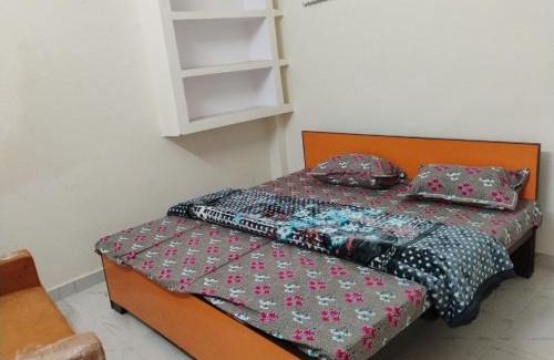 Faizabad House | Geeta Teerth Guest House AC and Non AC Rooms