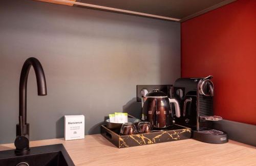 Villette Gare Apartment | Geisha Studio design, romantisme et parking