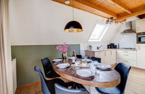 Zwiggelte House | Gekraagde Roodstaart | Bungalow met fijne groene tuin