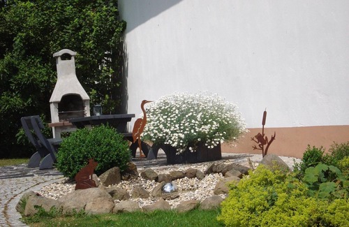 Bad Steben Apartment | Gemütliche 70qm Ferienwohnung mit Balkon, Naturholzmöbelausstattung