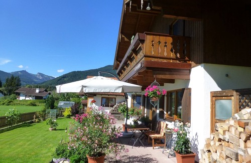 Saulgrub Apartment | Gemütliche Alpenwohnung in Altenau