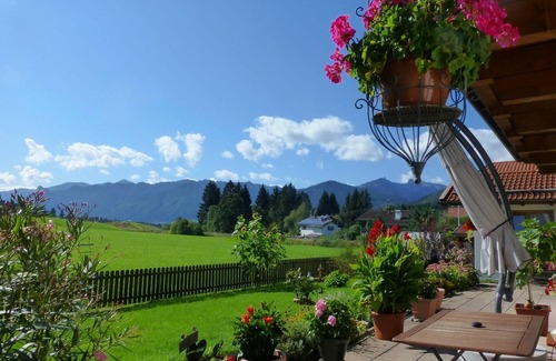 Saulgrub Apartment | Gemütliche Alpenwohnung in Altenau