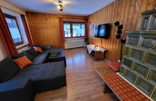 Bayerisch Eisenstein Apartment | Gemütliche Ferienwohnung mit Garten und Kamin