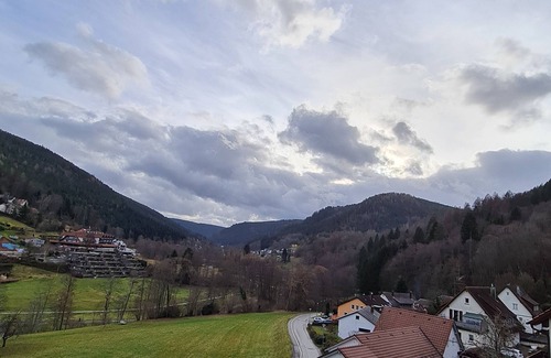 Bad Wildbad Apartment | Gemütliche Ferienwohnung Direkt am Königlichen Kurpark und Nahe dem Wald