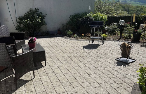 Niederlauch Apartment | Gemütliche Ferienwohnung mit Wintergarten und Terrasse für Ruhige Urlaub