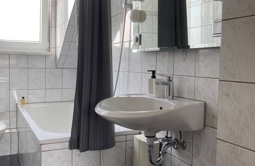 Untermeiderich Apartment | Gemütliche Ferienwohnung in Ruhiger Wohngegend
