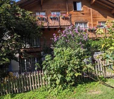 Glarus Sued House | Gemütliche Ferienwohnung Bergzyt -, Tradition trifft Gemütlichkeit - im Ski und Wandergebiet