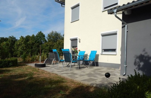 Kueps Apartment | Gemütliche FeWo (60m2) im EG mit kleinem Garten & Terrasse
