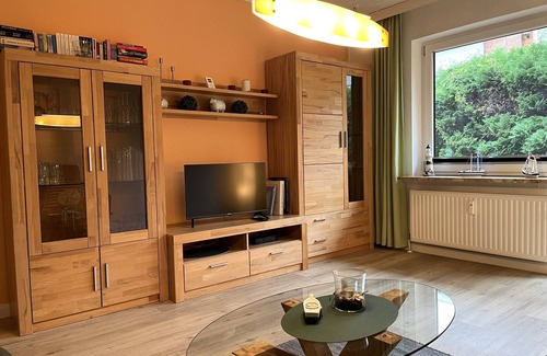 Westerdeichstrich Apartment | Gemütliche, Geräumige Ferienwohnung mit Großer Terrasse in Westerdeichstrich