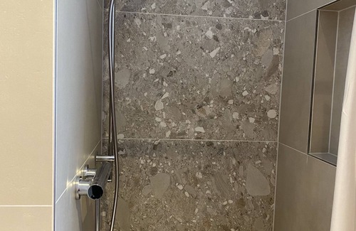 Ueberlingen Apartment | Gemütliche Großzügige Ferienwohnung mit Balkon auf dem Biohof am Bodensee