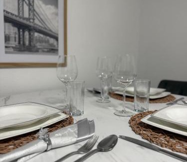 Geisweid Apartment | Gemütliche Wohnung, Heimkino, Couch & Küche